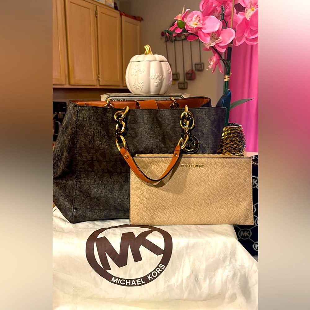 Michael Kors monogram large shoulder bag with clutch